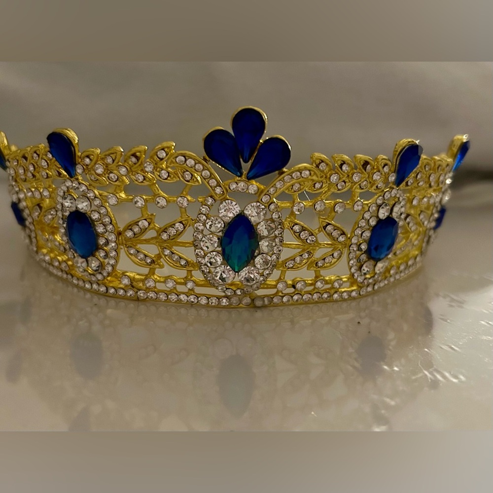 Elegant Gold Tone Baroque Crystal Tiara with Blue Teardrop Rhinestones